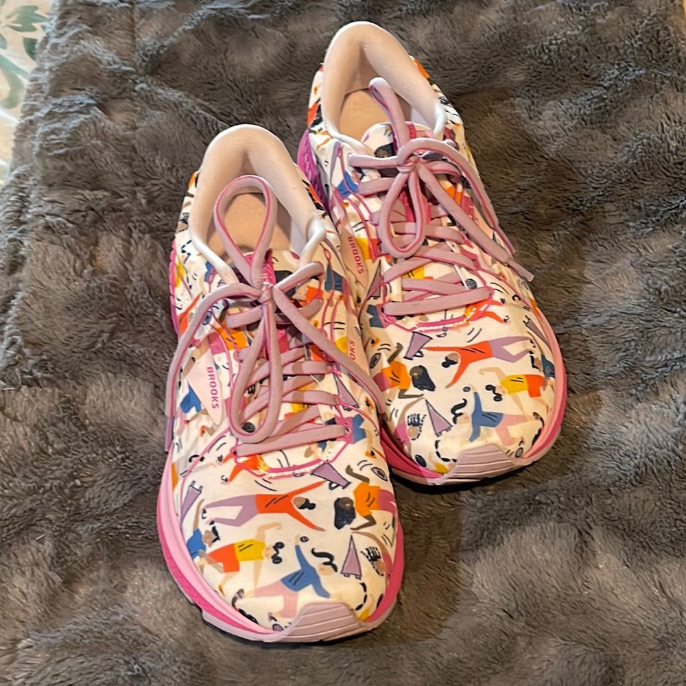 Brooks Youth Sport special edition shoes size 8.5 women